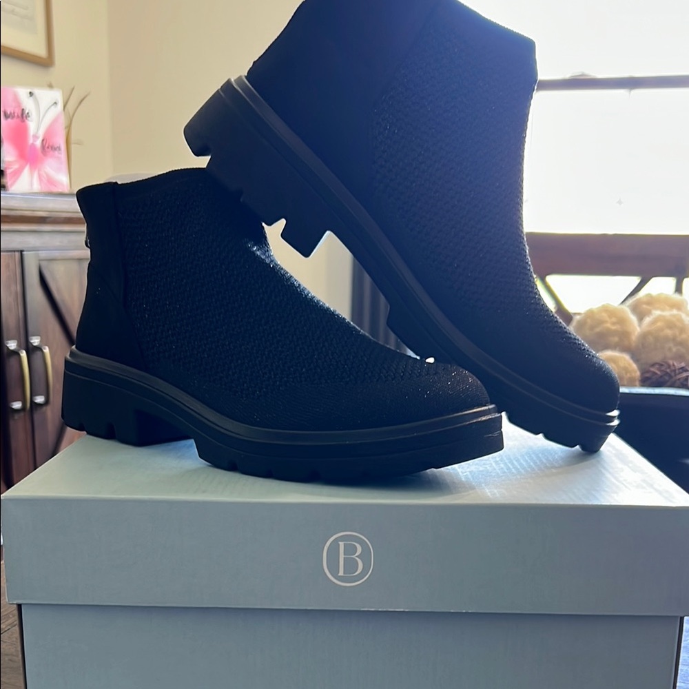 BZees women’s booties Shoes